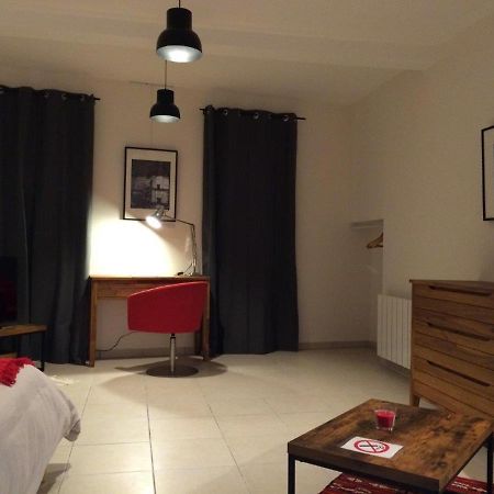Le Studio Du Chateau Auriac-sur-Vendinelle Buitenkant foto